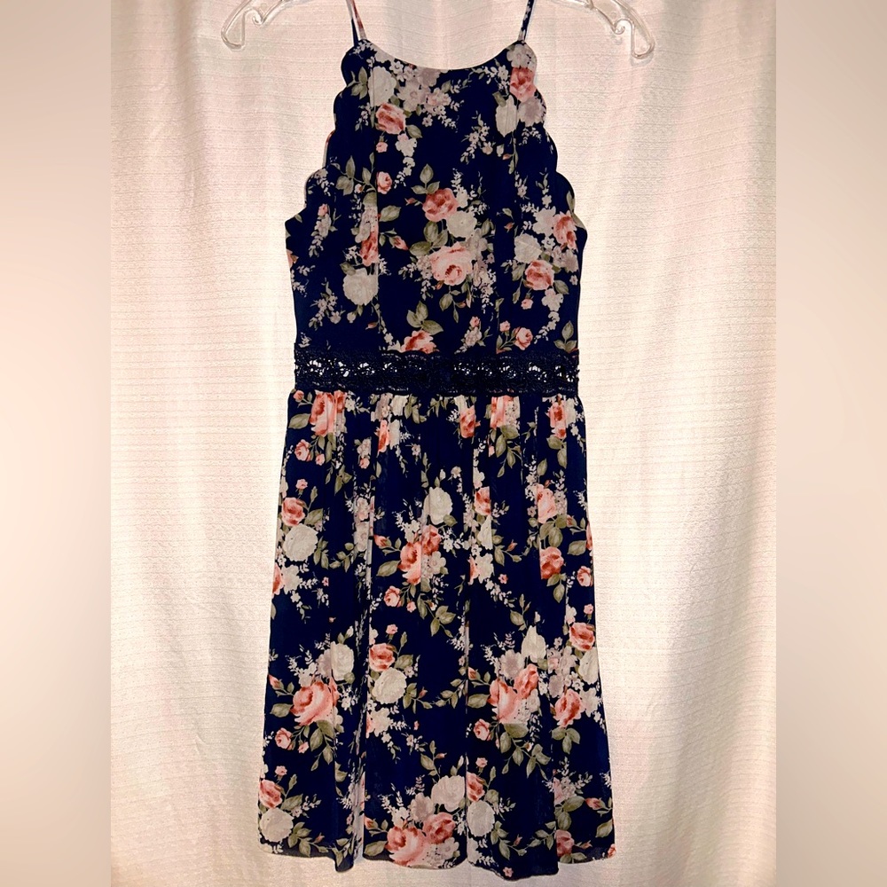 NEW Floral Mini Dress with Transparent Lace Belt. Size 3 - Picture 2 of 4